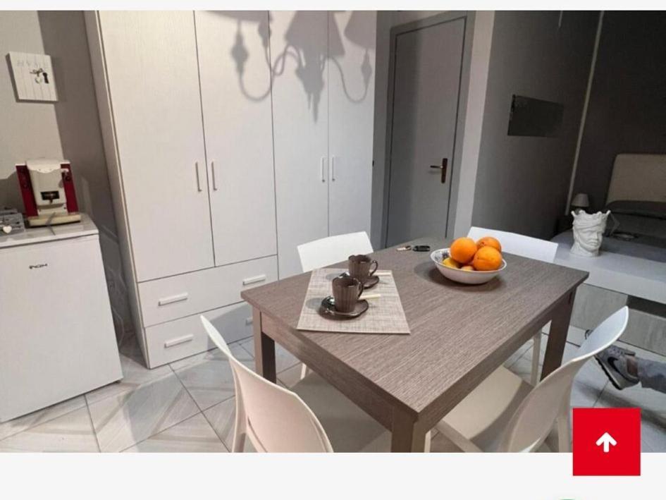 Casa Vacanze La Rocca 2 Apartment Palermo Luaran gambar
