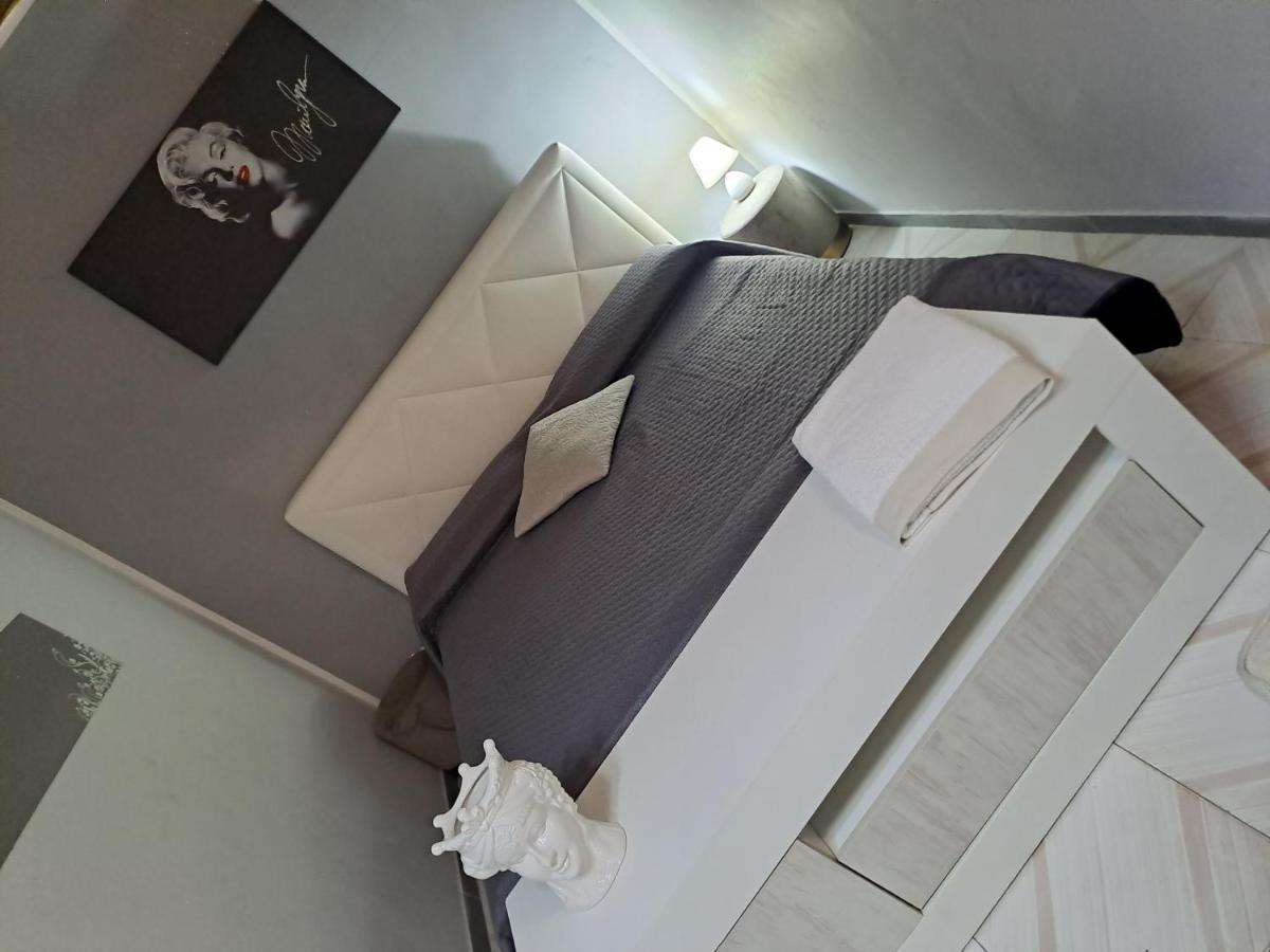 Casa Vacanze La Rocca 2 Apartment Palermo Luaran gambar