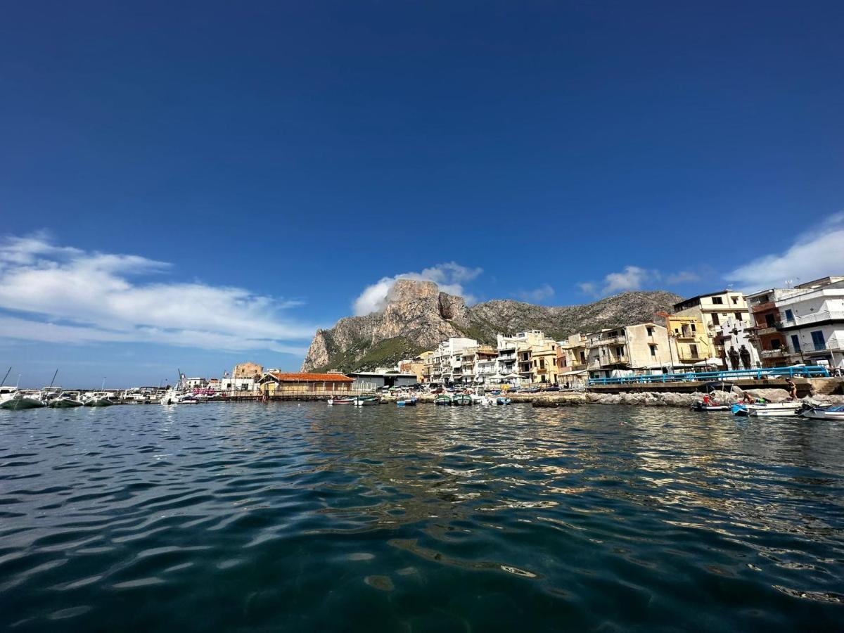 Casa Vacanze La Rocca 2 Apartment Palermo Luaran gambar
